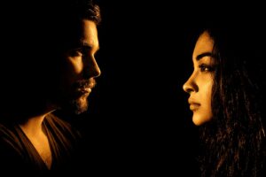 symptômes d’un envoûtement amoureux et déséquilibre sentimental dans le couple